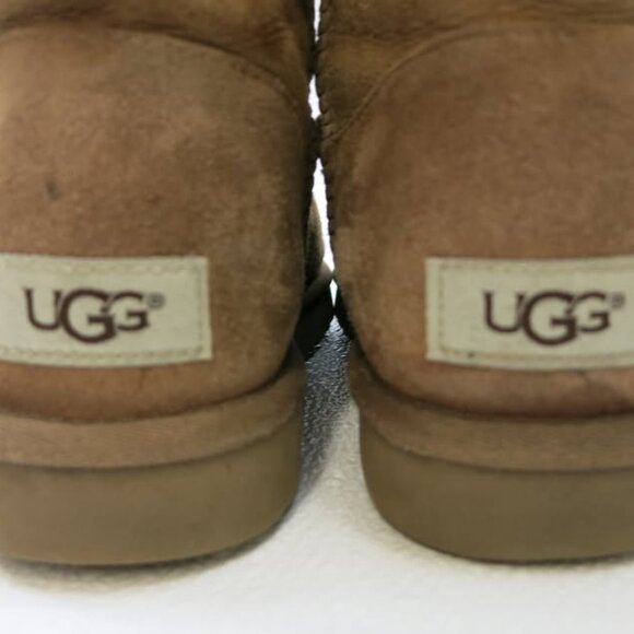 UGG Australia Insulated Bailey Button Boots Winter Shoes sz 7 - Picture 3 of 6